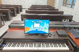 ���������������������M(j��n)�������ʡ�����Л�屇�(gu��)�H�۵�һ�W(xu��)УУ